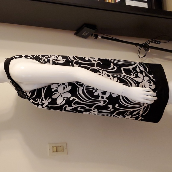 Jessica Sleeveless with Beaded Neckline - Picture 4 of 6